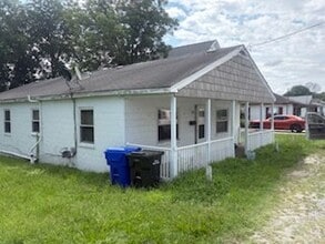 Building Photo - 310 N 5th St