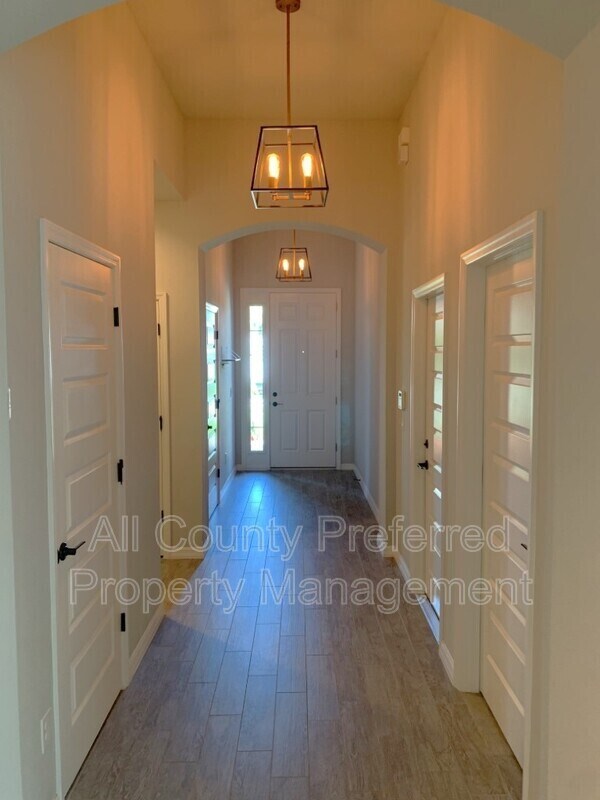 Building Photo - 2831 Casterton Dr