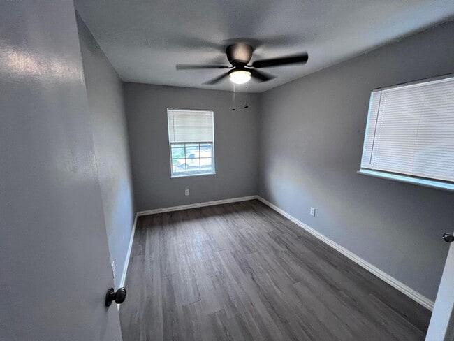 Building Photo - 1010 Monticlair