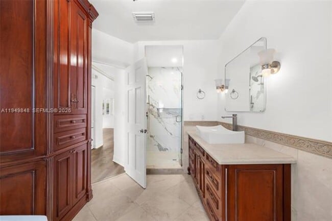 Building Photo - 3411 SW 27th St