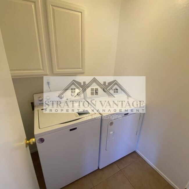 Building Photo - 10646 W Alvarado Rd