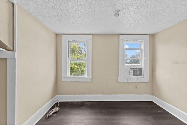 Building Photo - 1703 7th Ave N