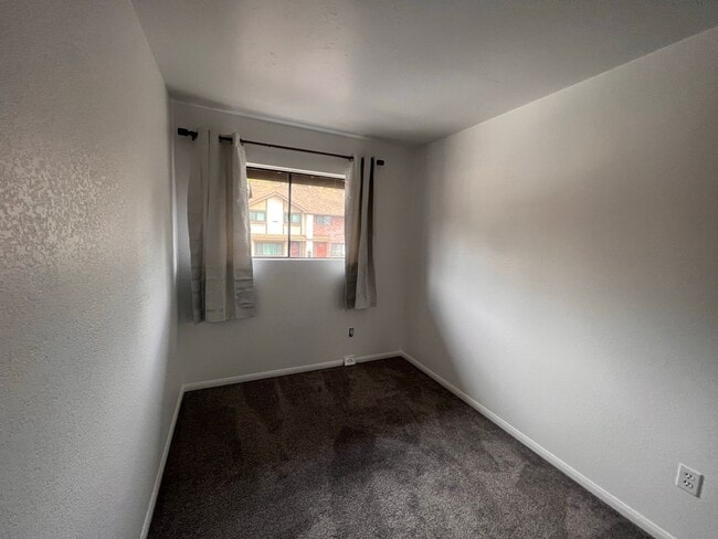 Building Photo - UPDATED 3BR/1.5BA CONDO in ALPINE availabl...
