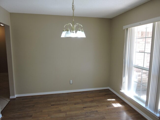 Building Photo - 328 Riverchase Blvd