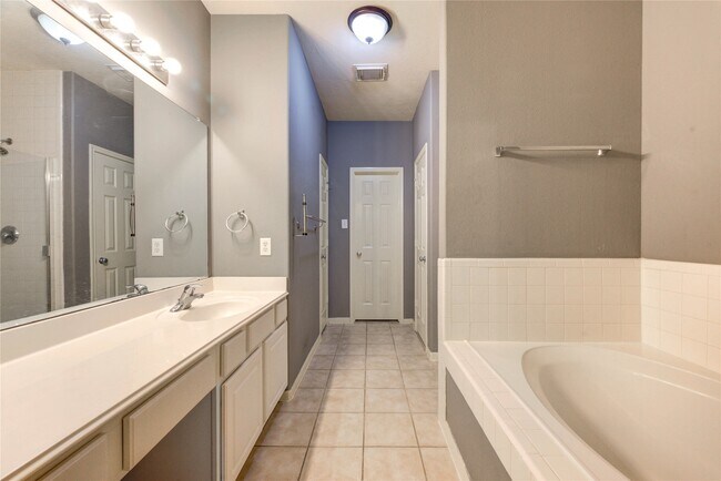 Building Photo - 2931 Meadowglen Cove