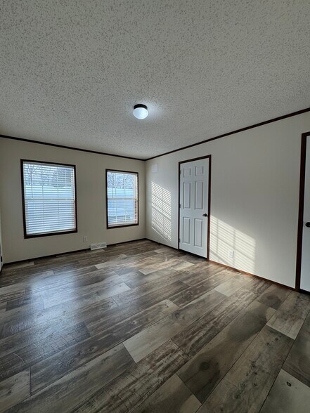 Building Photo - 2372 Maple Dr