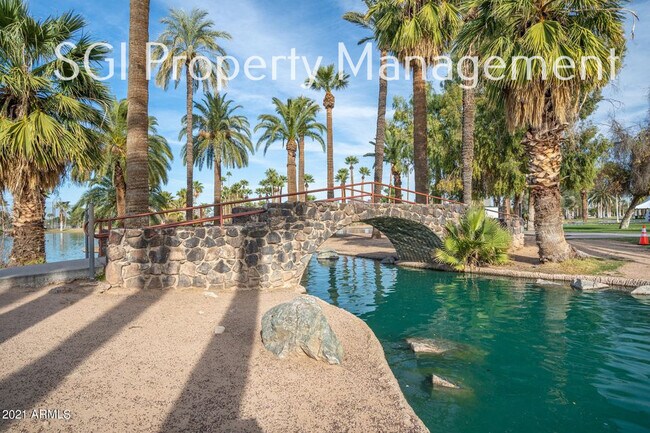 Building Photo - 1315 W Holly St