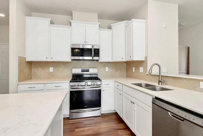 Building Photo - Welcome to this spacious 4 bedroom, 2.5 ba...