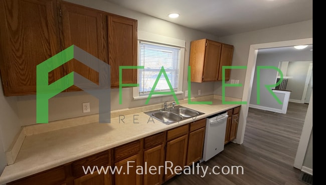 Building Photo - Belmont Bungalow!