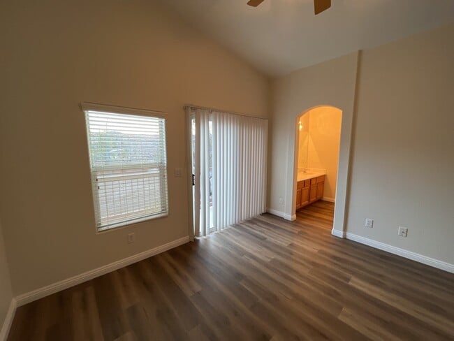 Building Photo - SPACIOUS 3-BEDROOM 2 1/2 BATH TOWNHOME IN GATED COMMUNITY