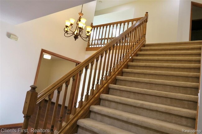 Building Photo - 7233 Oakwood Dr