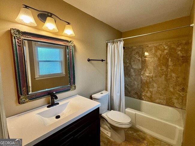 Building Photo - 125 Lantern Ridge Ct