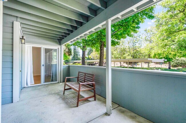 Building Photo - 760 Canyon Oaks Dr