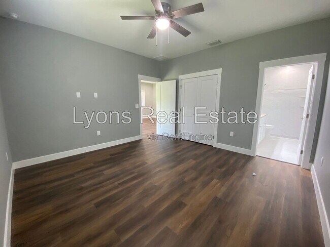 Building Photo - 10398 Port Everglades St