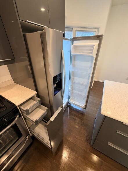 Building Photo - 1119 Poinsettia Dr