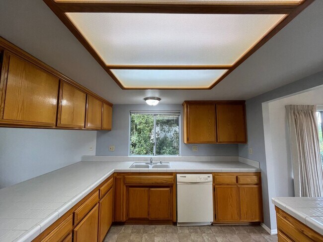 Building Photo - **PENDING**