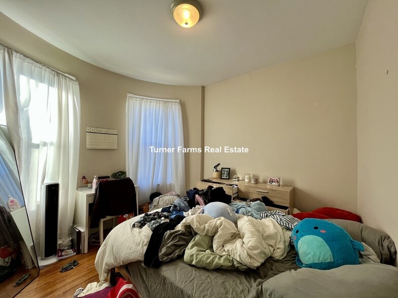 Building Photo - 122 Calumet St