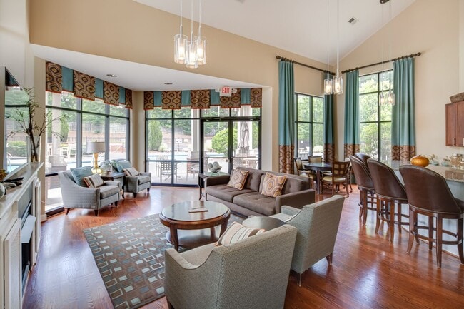 Building Photo - AVAILABLE NOW! $200 off 1st month's rent!! Gorgeous 1 bedroom, 1 bath condo in The Landing at Sou...