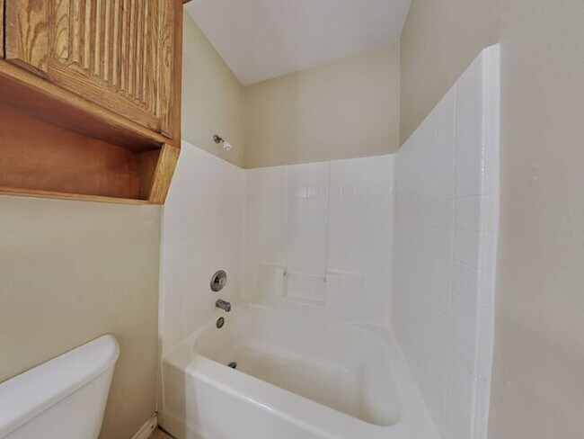 Building Photo - *No Application Fee* *$500 off First Month...