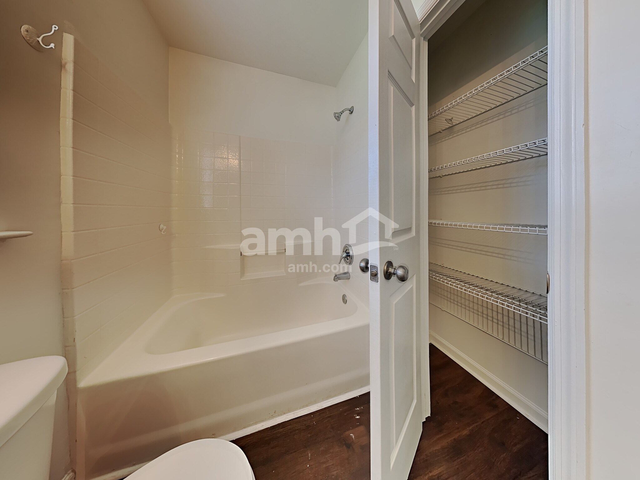 Building Photo - 122 Towering Pine Dr