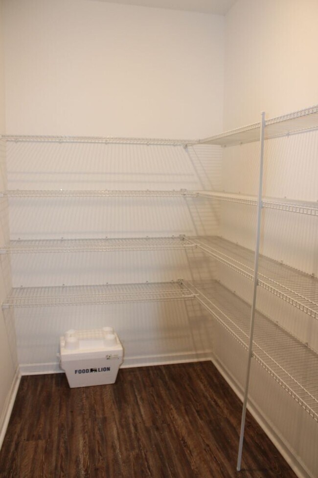 Building Photo - Flexible leasing Terms