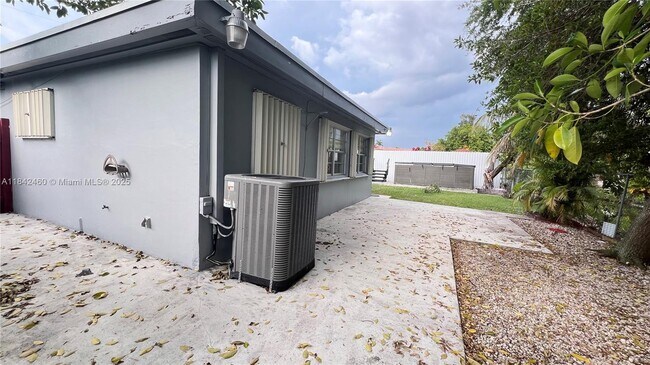Building Photo - 7380 SW 36th St