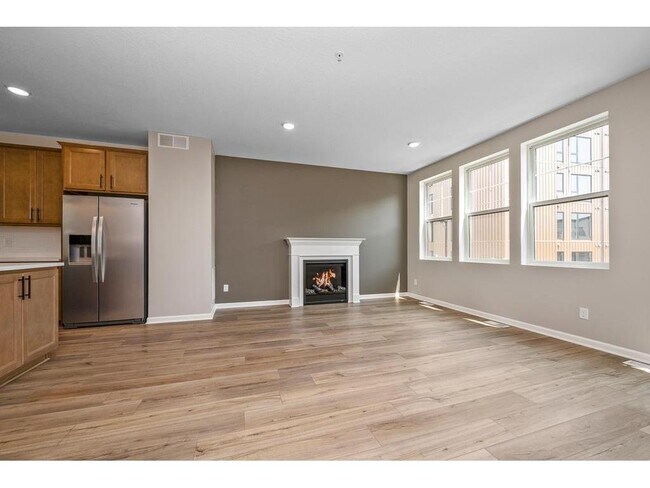 Building Photo - 848 S Woodlawn Ave