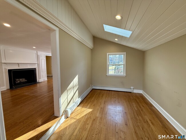 Building Photo - 16 Killian Ave