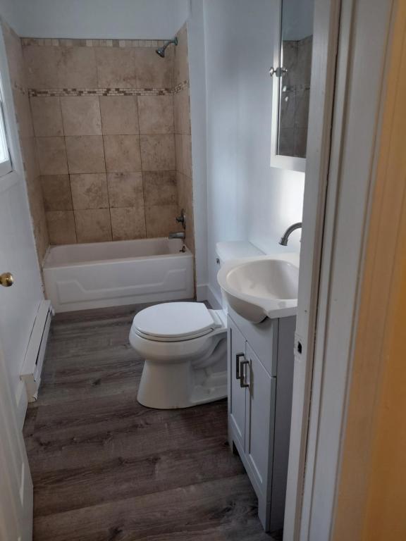 Building Photo - 24 Franklindale Ave