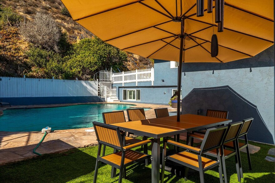 Building Photo - 4880 Kane St