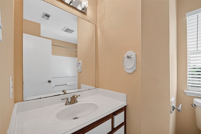 Building Photo - 1806 Oak Ridge Dr