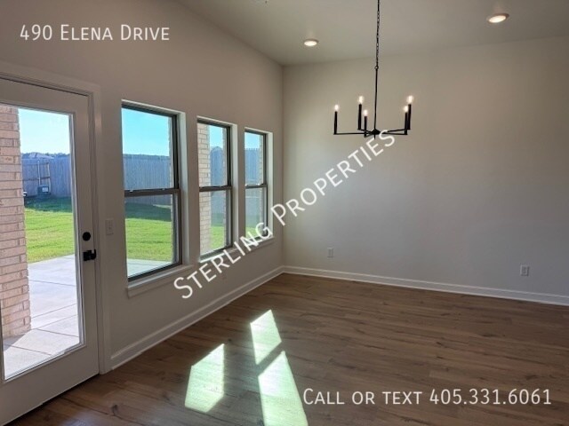 Building Photo - 490 Elena Dr