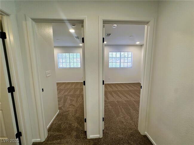 Building Photo - 2183 Polynesia Cir