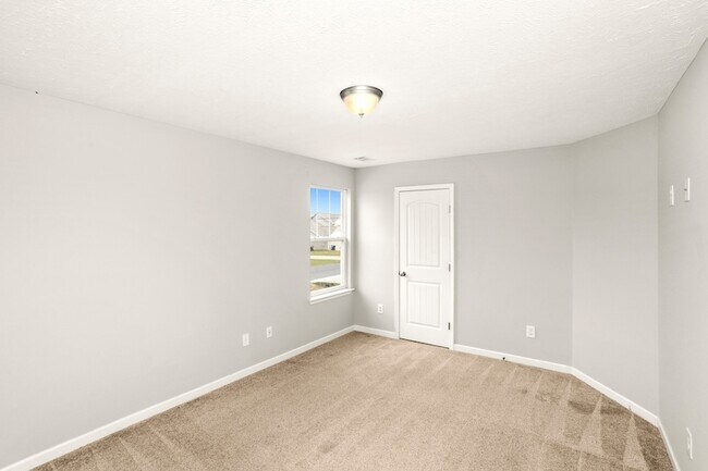 Building Photo - 733 Hollandale Rd