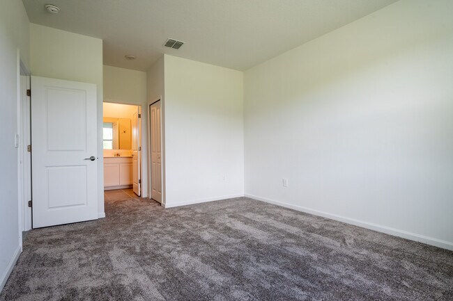 Building Photo - 824 Daring Dr