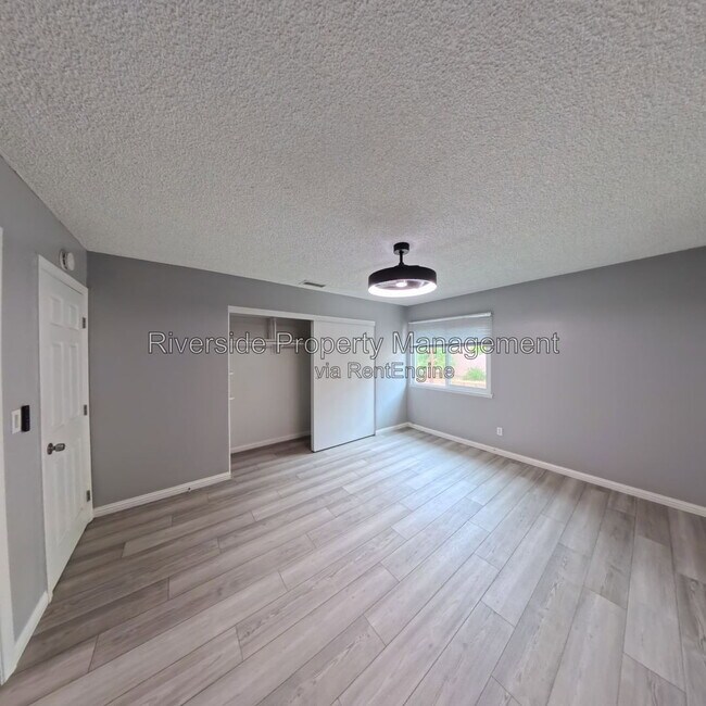 Building Photo - 5025 Pearblossom Dr