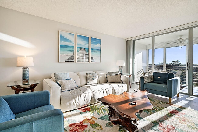 Building Photo - 575 Oaks Ln