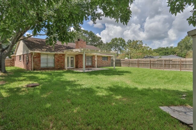 Building Photo - 501 Point Clear Dr