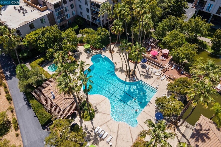 keys complex - 300 N Civic Dr #313