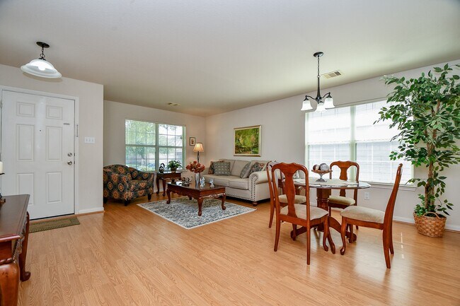 Building Photo - 18114 Waverly Hollow Ln