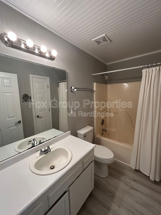 Building Photo - 401 Cedarcroft Dr
