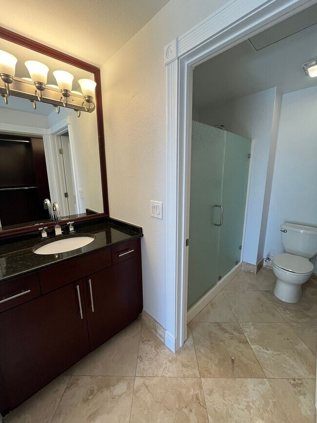 Building Photo - Amazing upgraded penthouse level unfurnish...