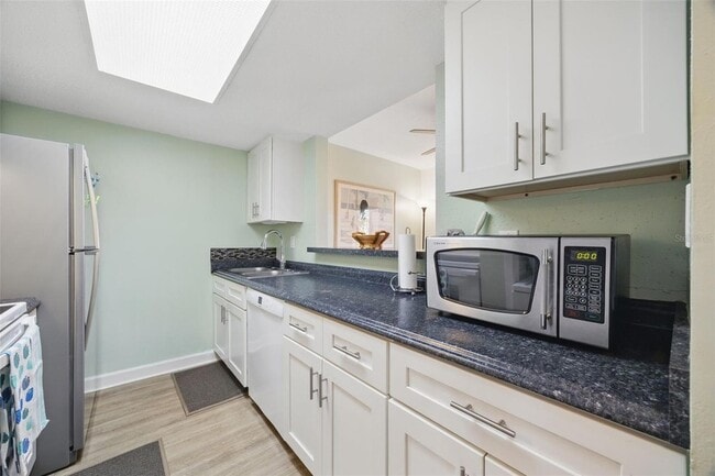 Building Photo - 8911 Blind Pass Rd