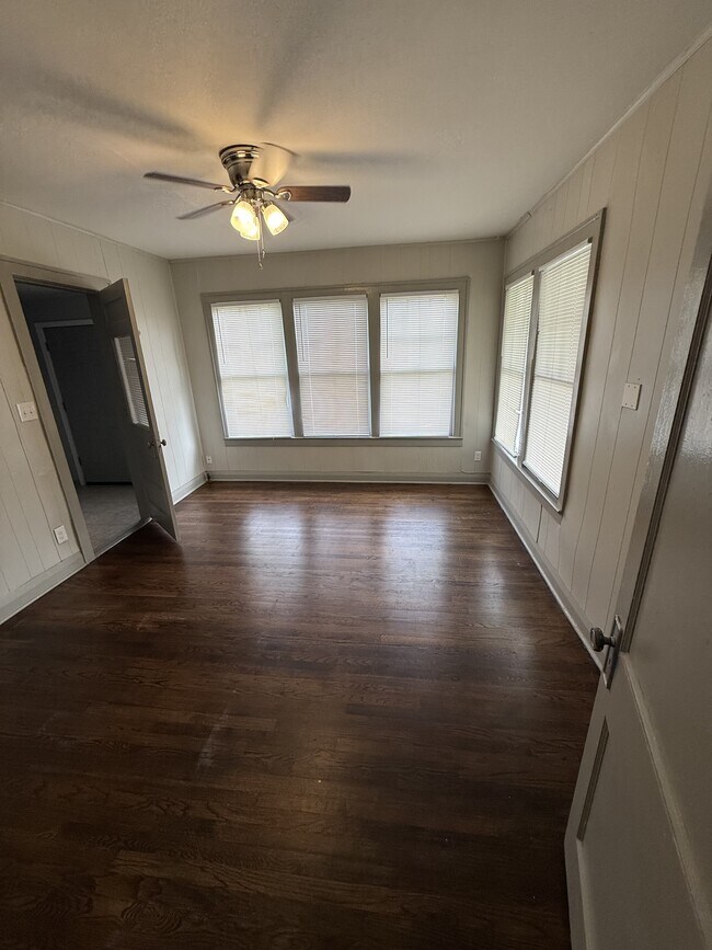 Building Photo - 109 N Draper Ave