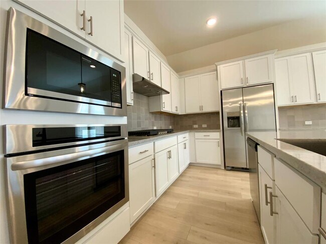 Building Photo - 247 Du Bois Ln