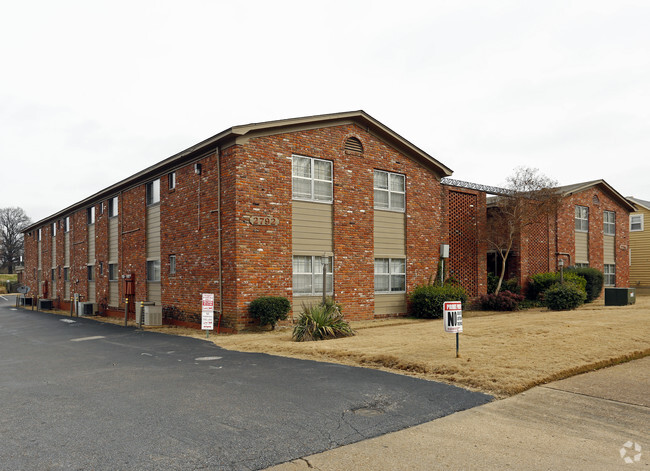 Primary Photo - Madison East Apartments