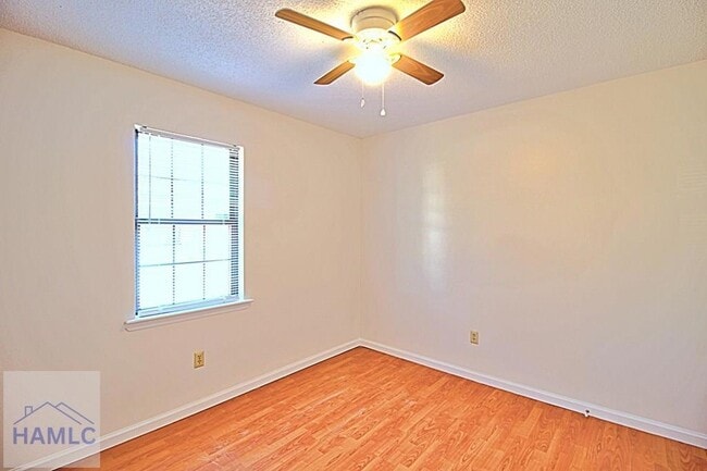 Building Photo - 915 Churchfield Dr