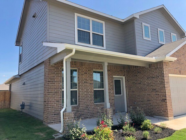 Building Photo - New Braunfels 4 bedroom
