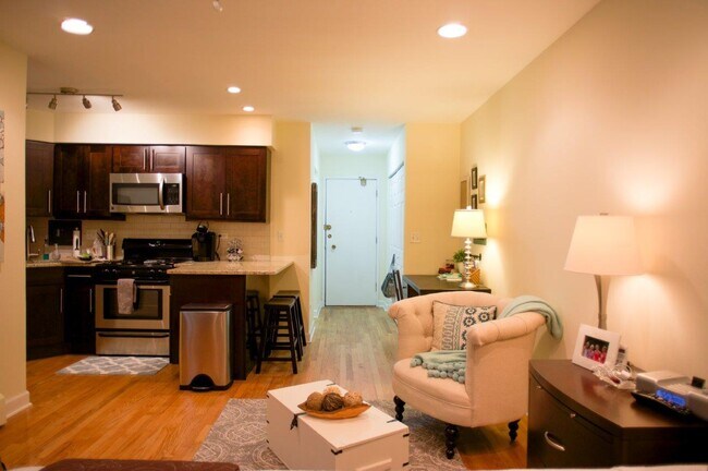 Building Photo - 2629 N Hampden Ct