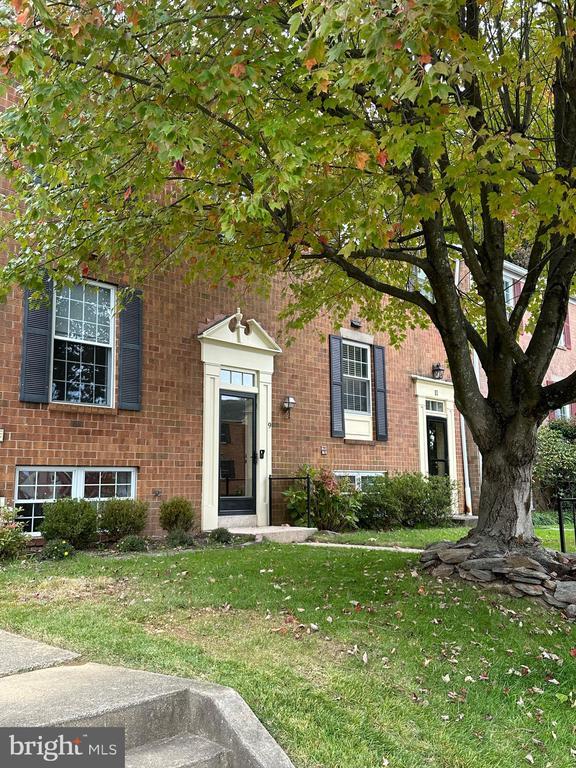 Building Photo - 9 Collis Ct